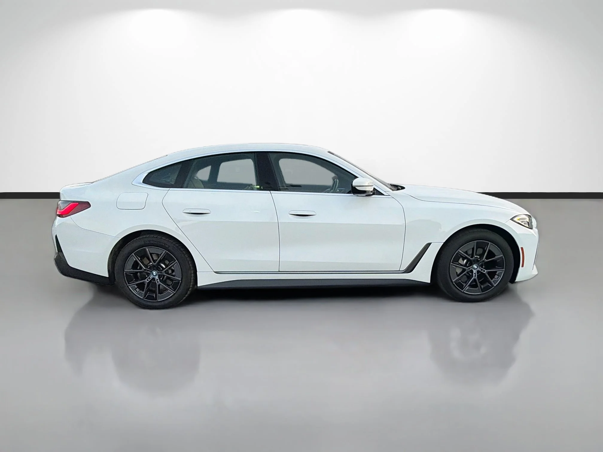 Used 2024 Alpine White BMW eDrive35 image 2