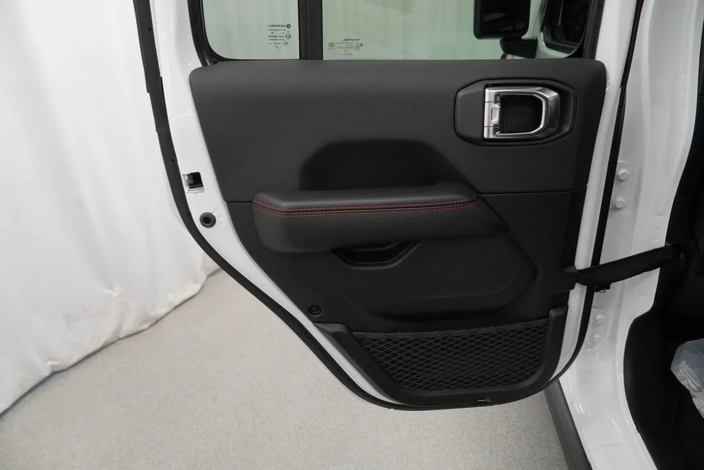 New 2026 Bright White Clear-Coat Exterior Paint Jeep Rubicon image 30