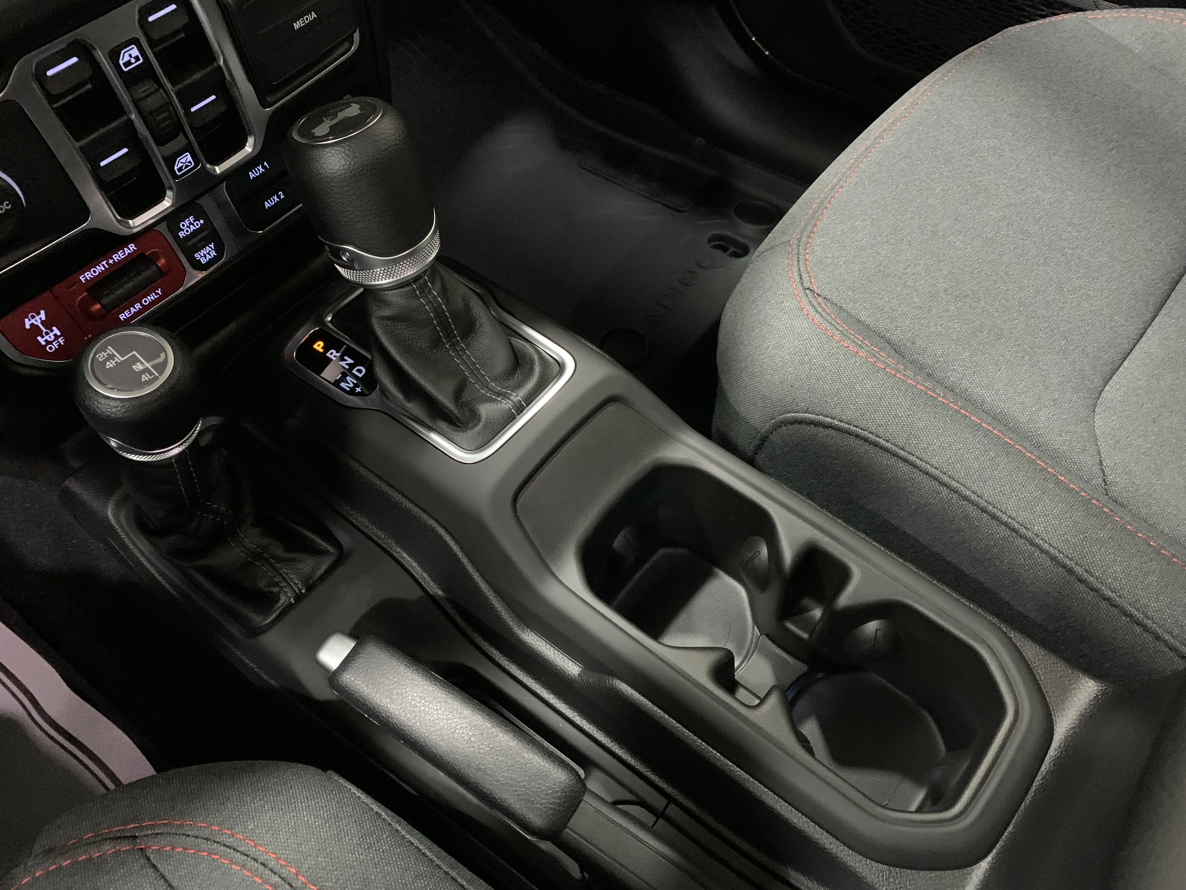 New 2025 Granite Crystal Metallic Jeep Rubicon image 17