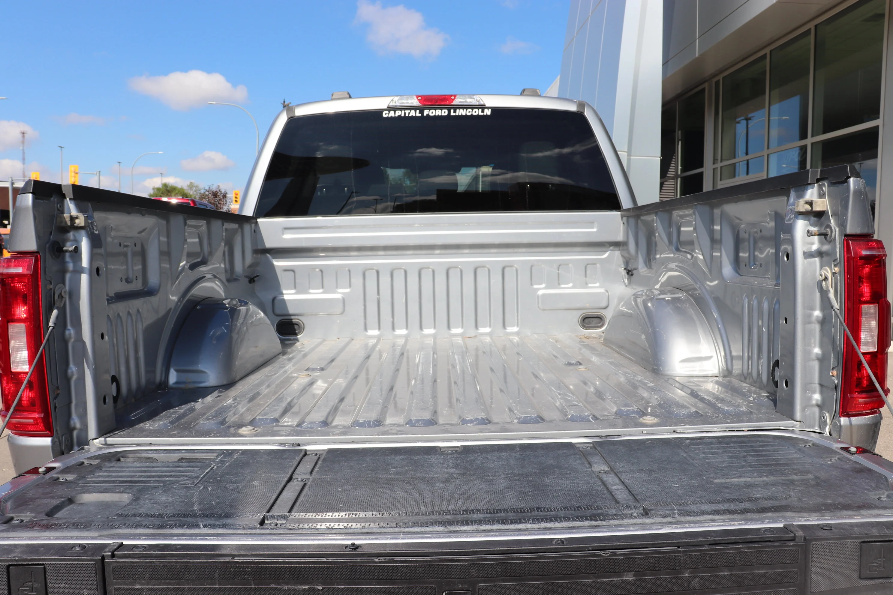 Used 2023 Silver Ford XLT image 6