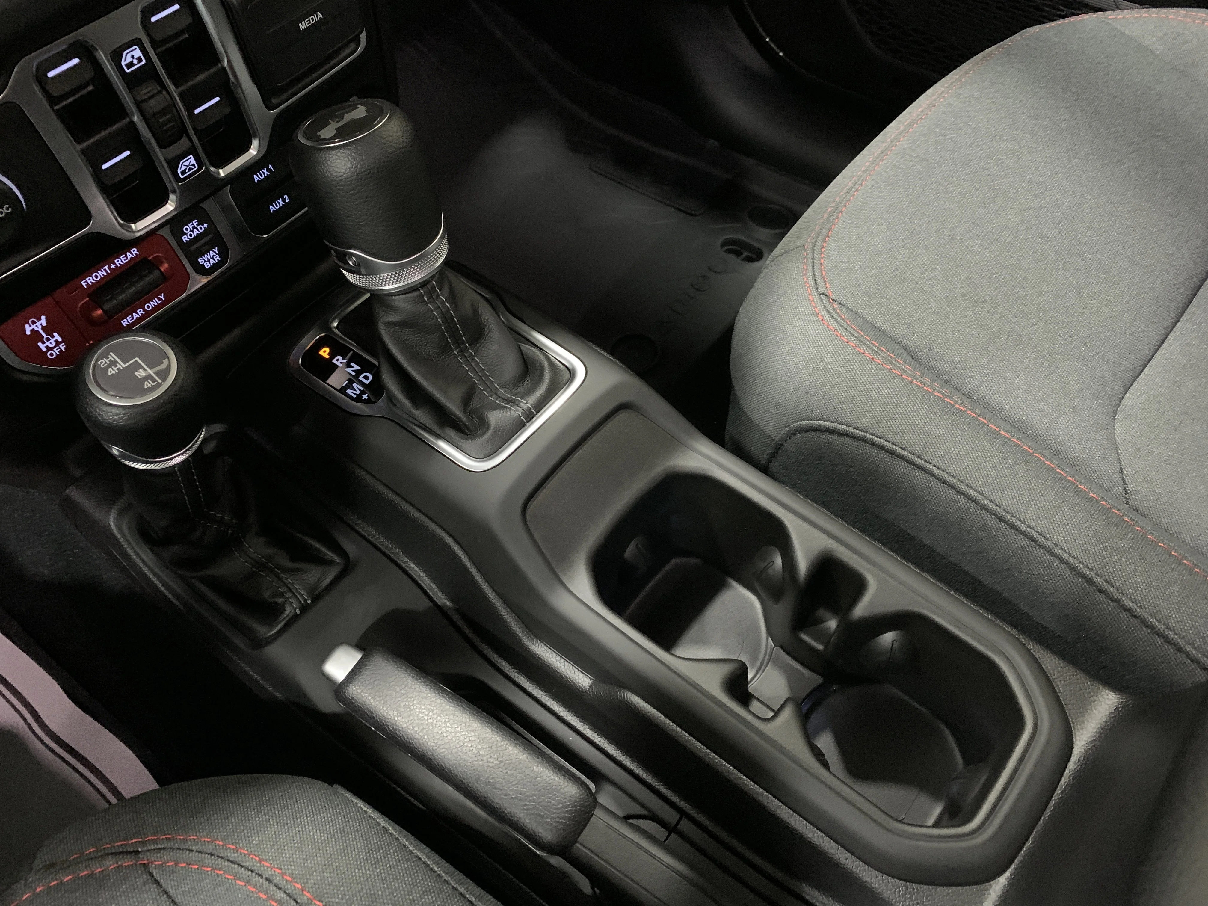 New 2025 Granite Crystal Metallic Jeep Rubicon image 17