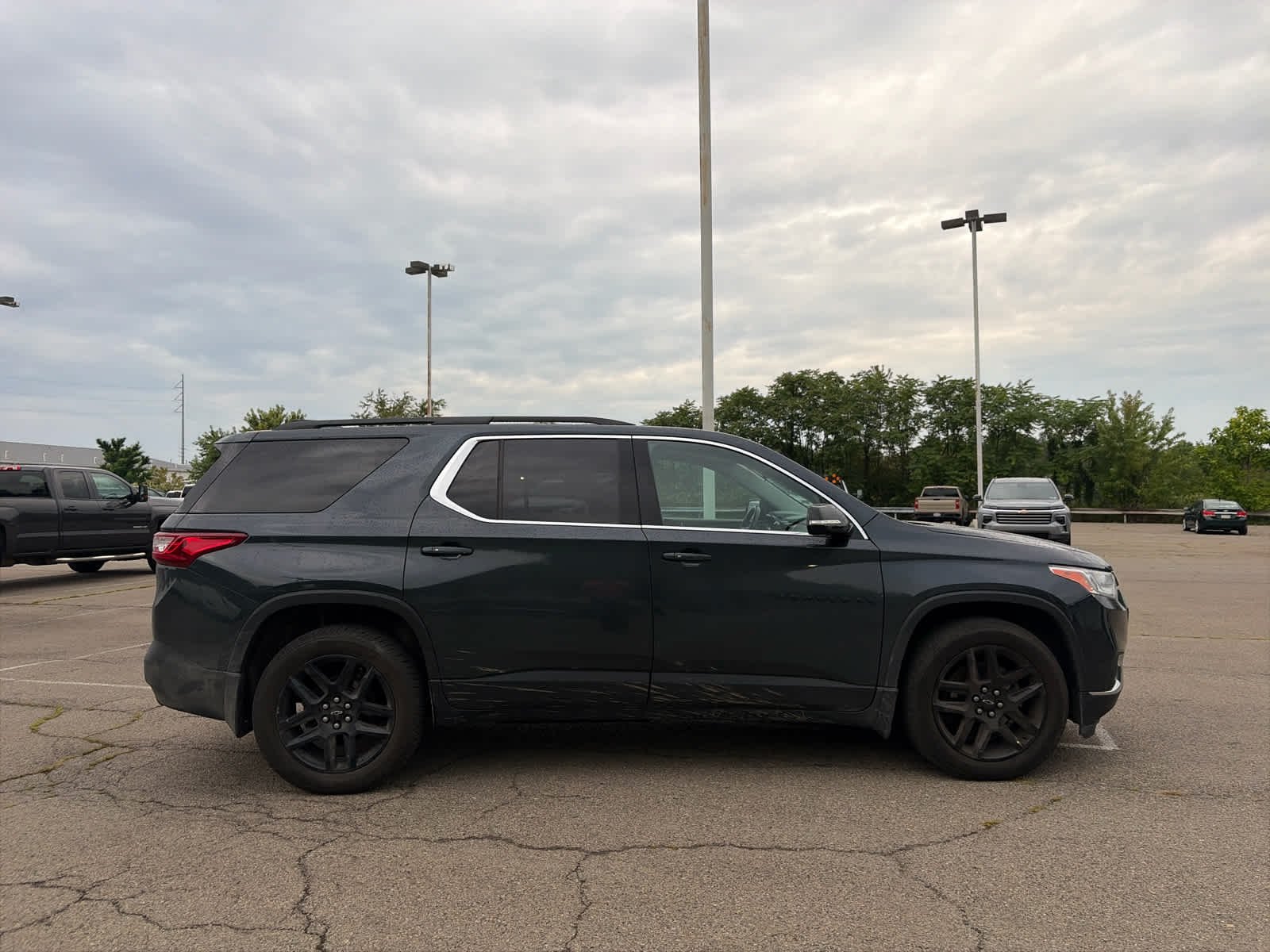 Used 2019 GRAPHITE METALLIC Chevrolet LT Cloth image 3