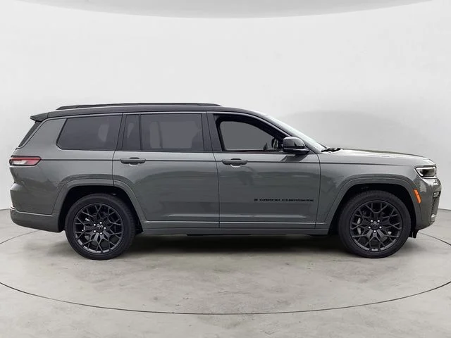 New 2027 Gray Jeep Summit image 7