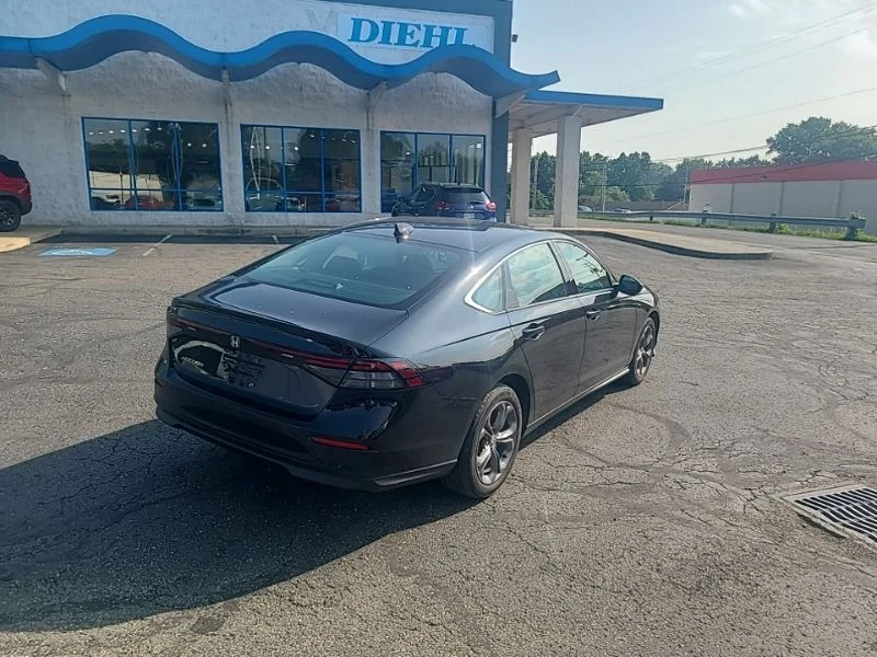 Used 2024  Honda EX image 4