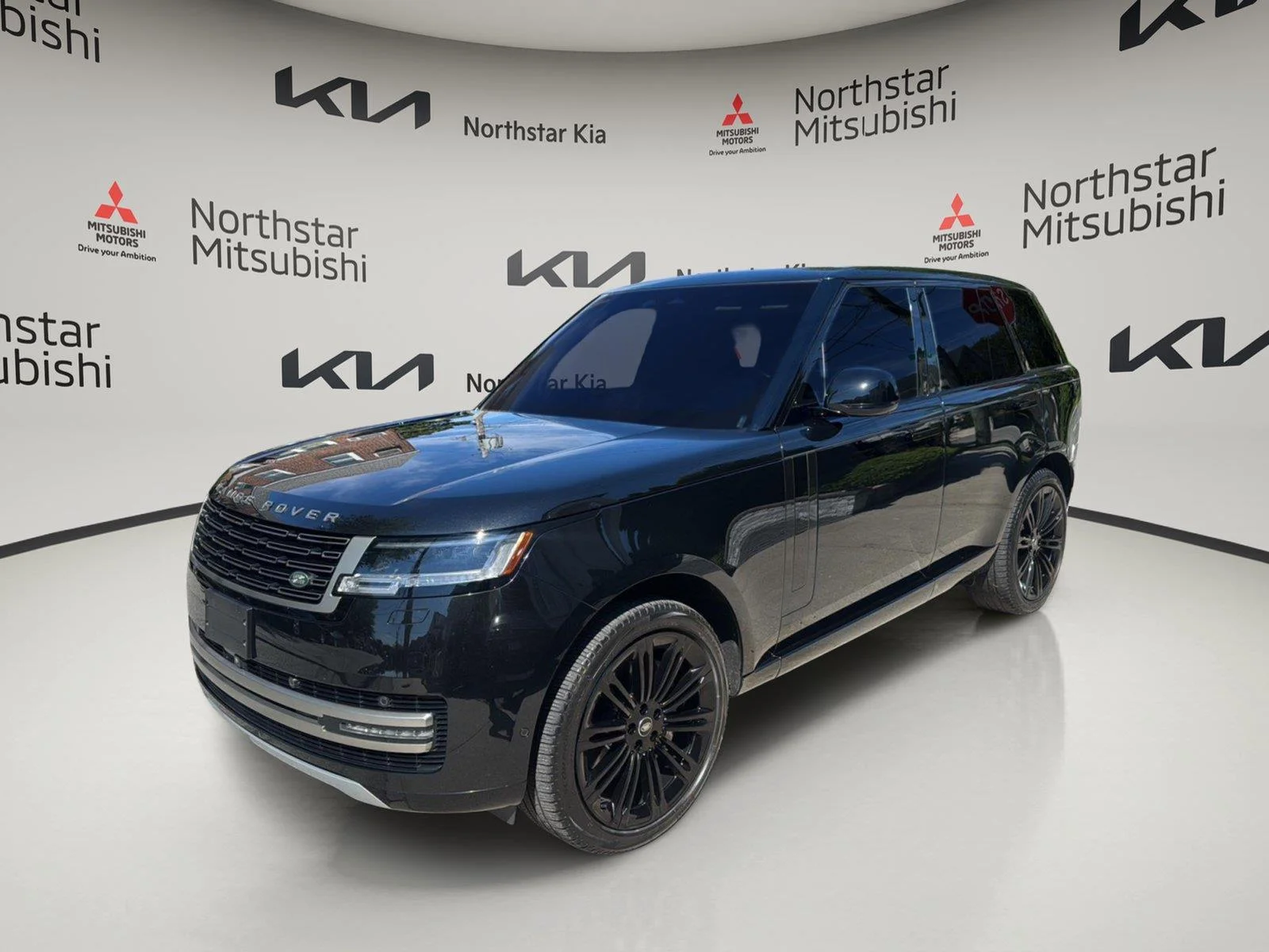 Used 2023 Santorini Black Metallic Land Rover SE image 1