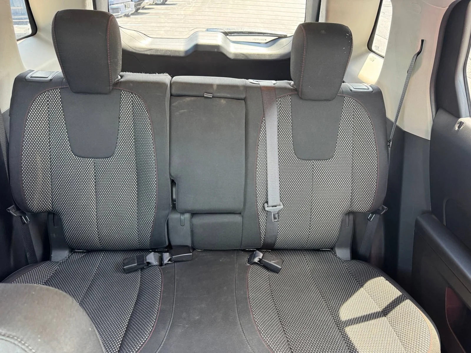 Used 2017 CRIMSON RED TINTCOAT GMC SLE image 17