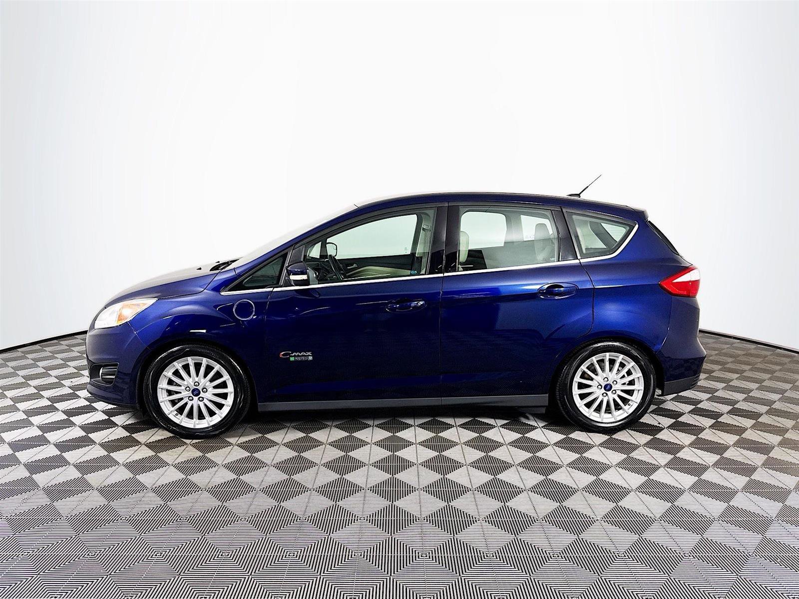 2016 Ford C-Max Energi SEL photo 4