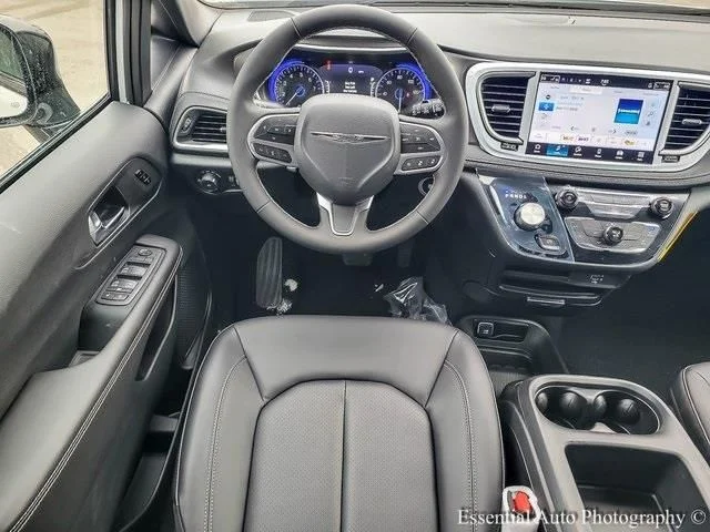 New 2026 Bright White Clear-Coat Exterior Paint Chrysler Select image 12