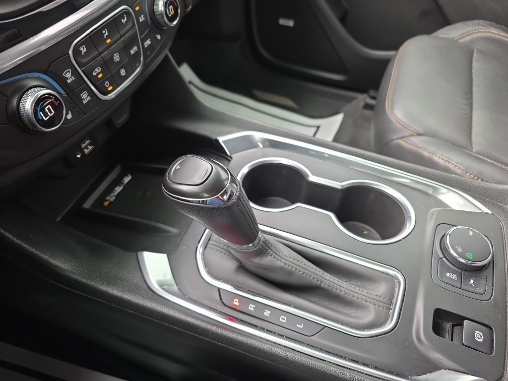 Used 2020 White Chevrolet Premier image 21