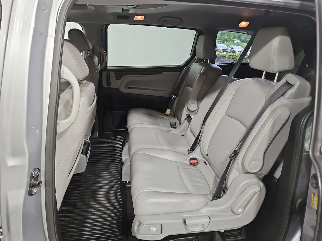 Used 2018 Pacific Pewter Metallic Honda Elite image 25