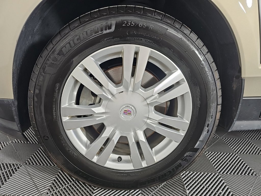 Used 2010 Gold Cadillac Luxury image 31