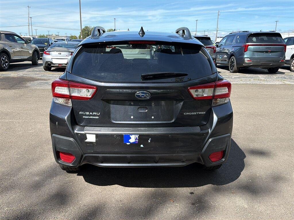 Used 2018 Dark Gray Metallic Subaru Limited image 9