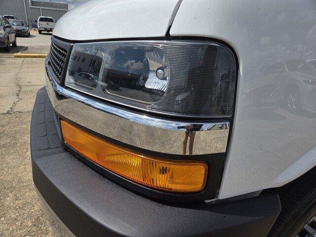 Used 2025 Summit White Chevrolet LT image 10