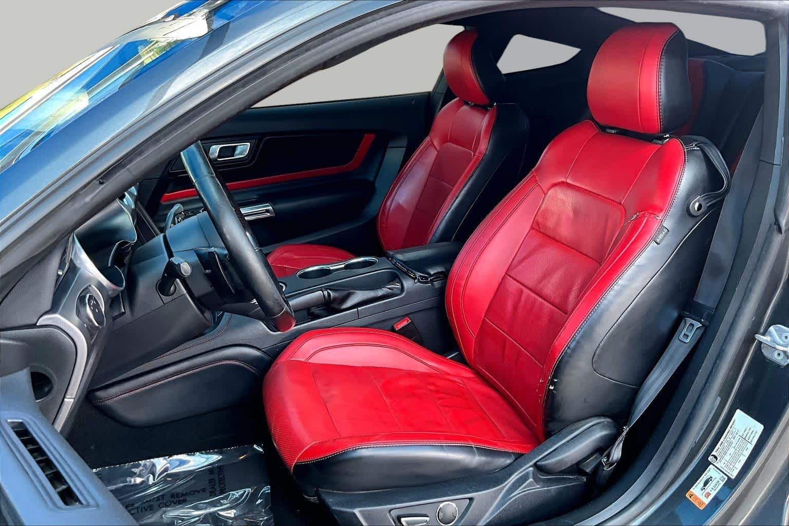 Used 2019 Magnetic Metallic Ford GT Premium image 8