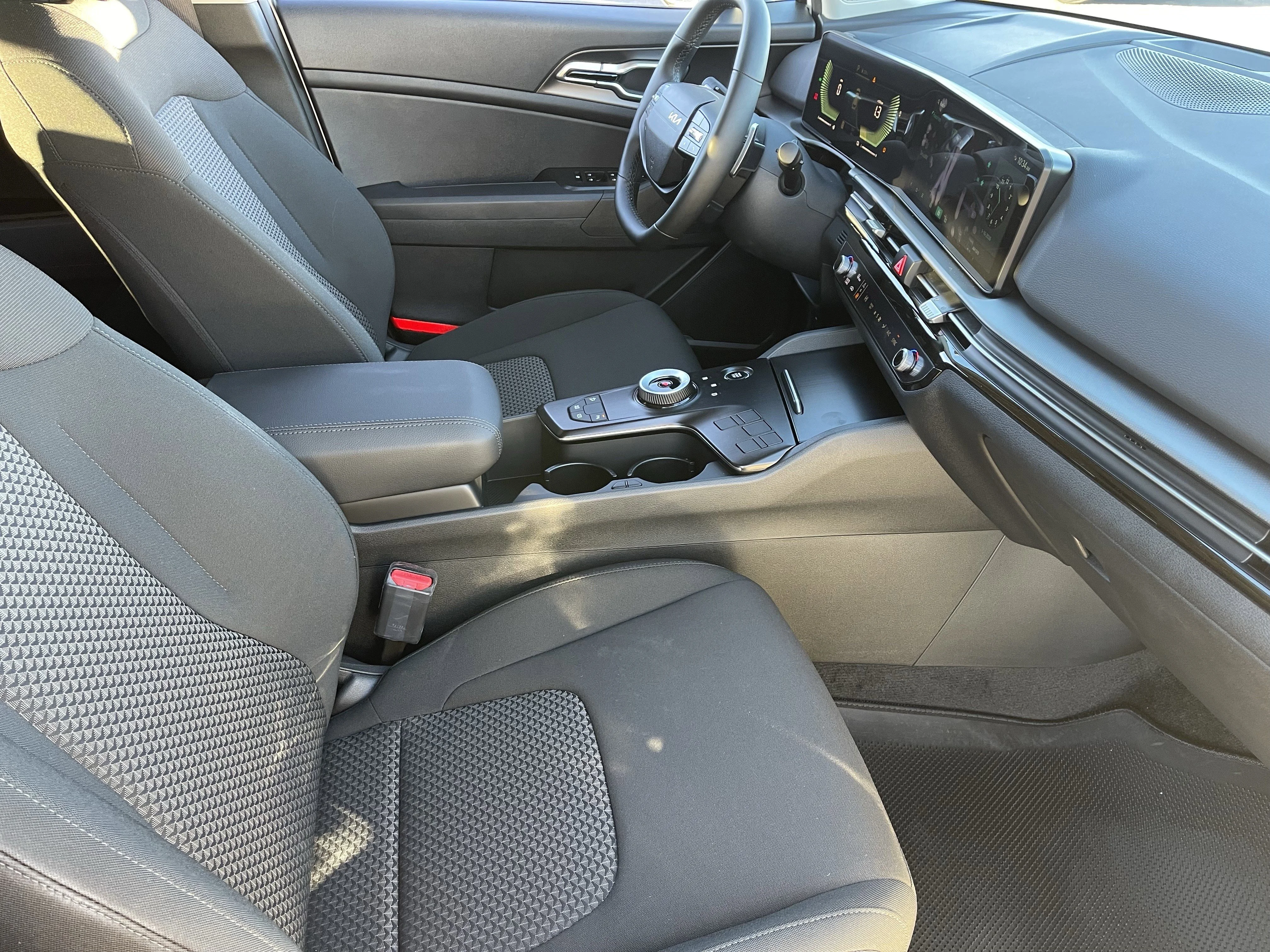2026 Kia Sportage LX Hybrid - Photo 9