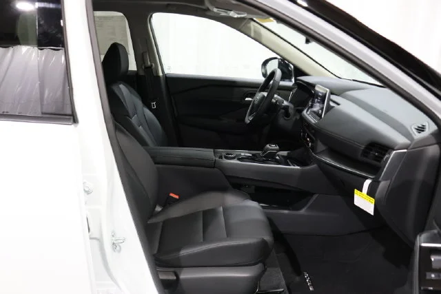 2026 Nissan Rogue Dark Armor - Photo 15