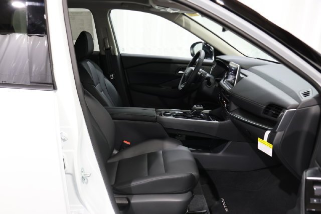 2026 Nissan Rogue Dark Armor - Photo 15