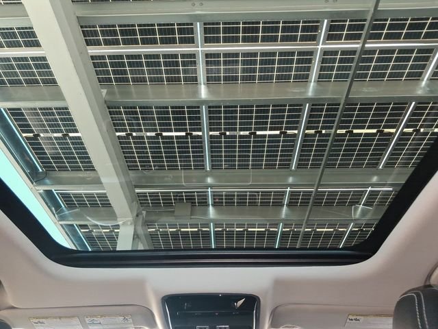 Used 2018 Black Land Rover S image 8