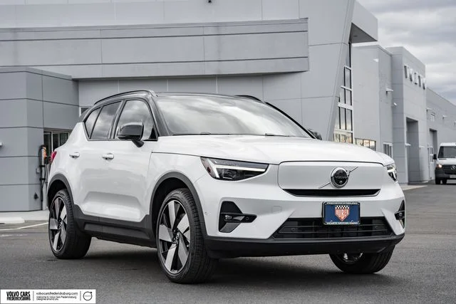 2026 Volvo EX40 Single Motor Extended Range Plus's photo