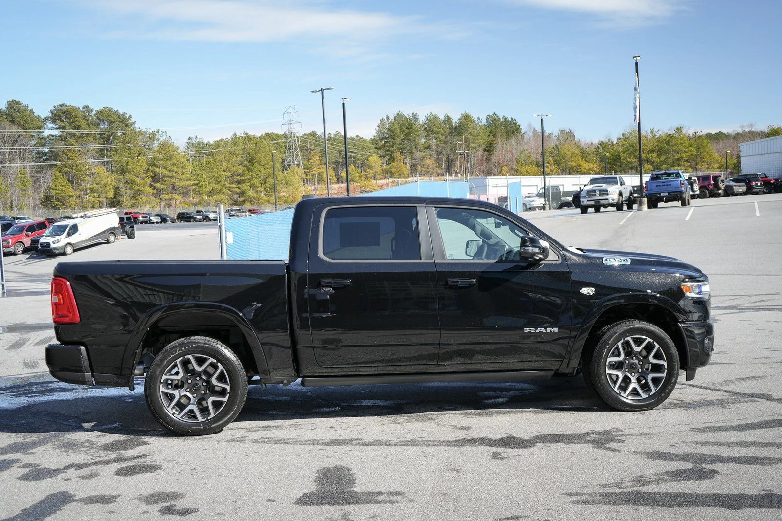 New 2026 Diamond Black Crystal Pearl-Coat Exterior Paint RAM Laramie image 12