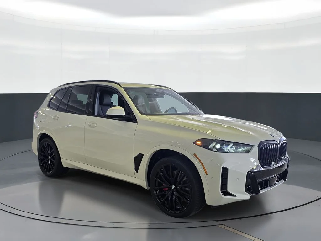 New 2026 Alpine White BMW sDrive40i image 2