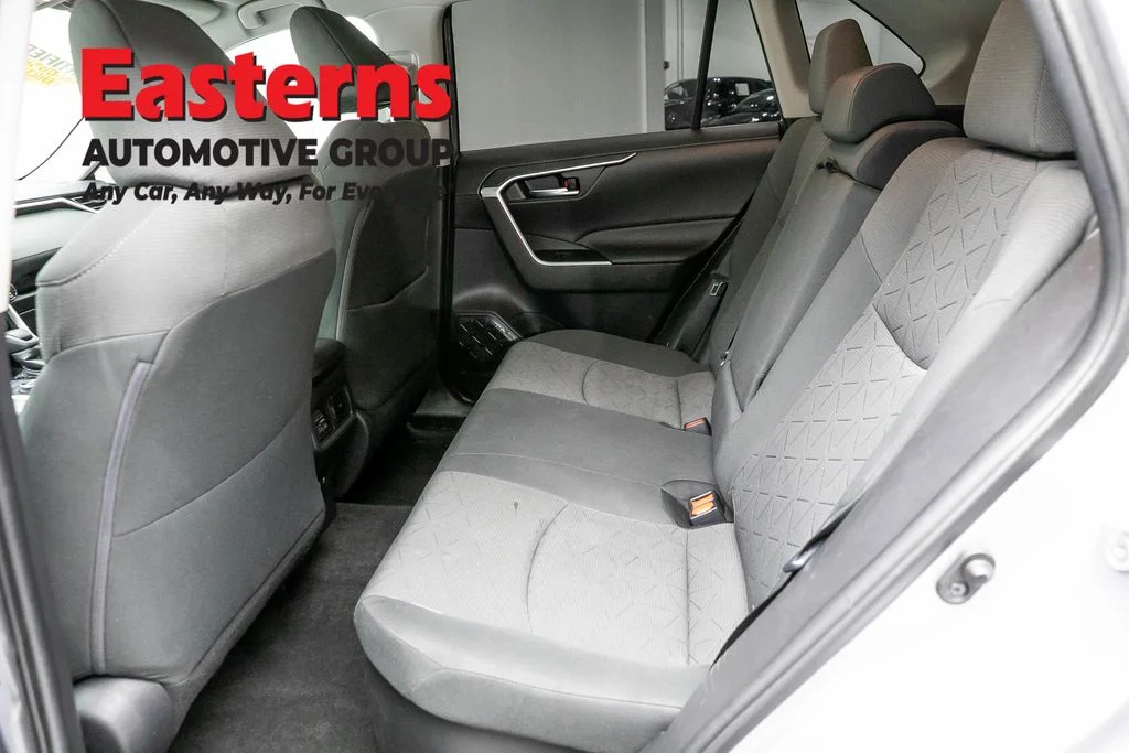 Used 2021 Silver Toyota XLE image 22