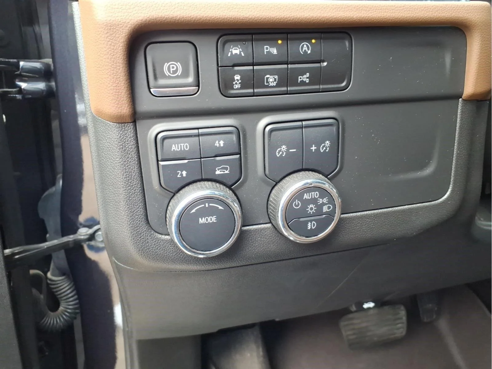 Used 2025 Dark Ash Metallic Chevrolet High Country image 21