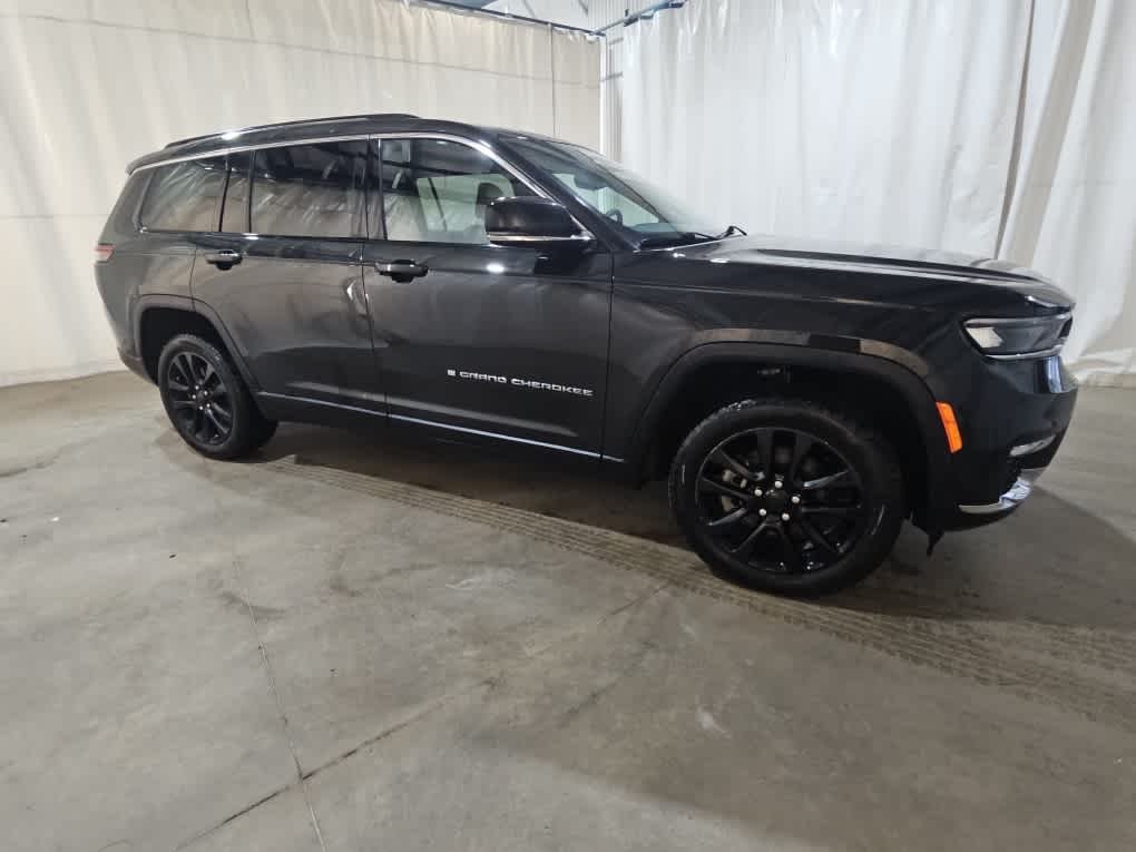 Used 2023 Rocky Mountain Pearlcoat Jeep Limited image 4