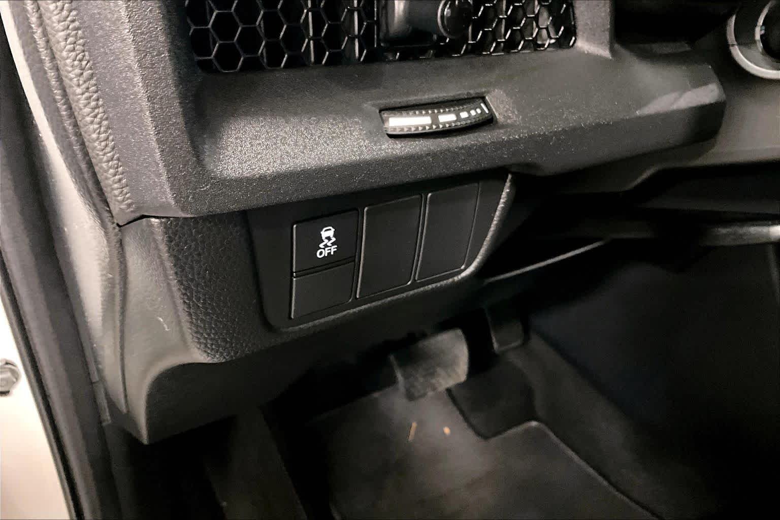 Used 2025 Platinum White Pearl Honda EX image 31