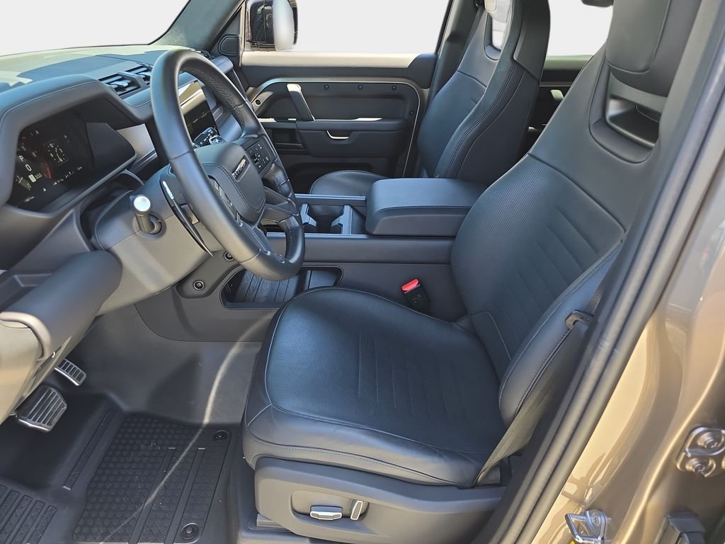 Used 2025 Brown Land Rover OCTA image 15