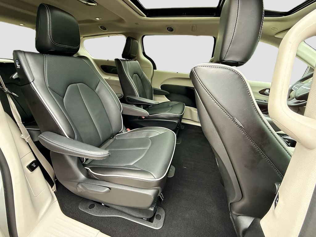 Used 2023 Bright White Clearcoat Chrysler Hybrid Limited image 31
