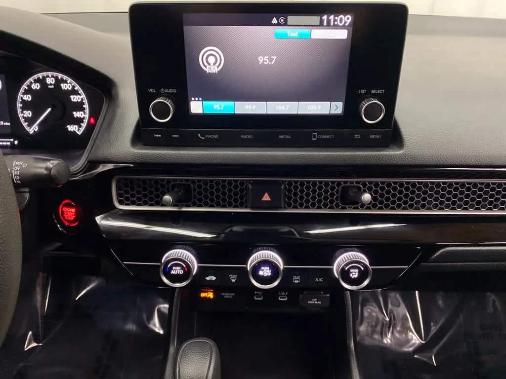 Used 2025  Honda LX image 24