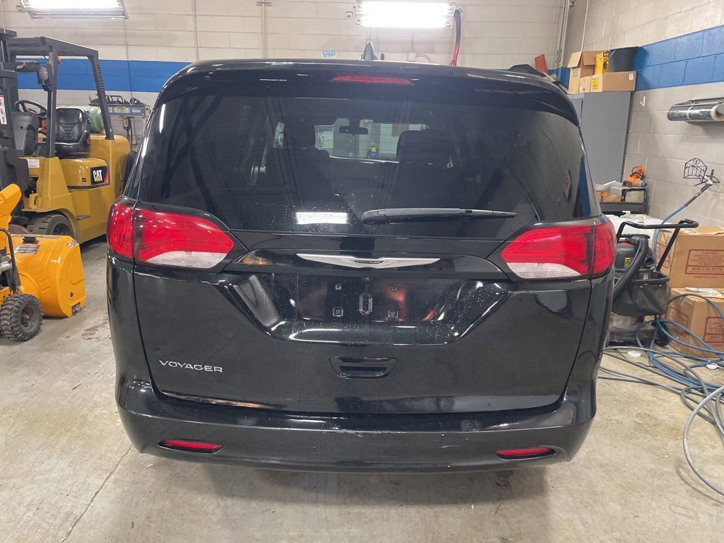 2022 Chrysler Voyager LX photo 4