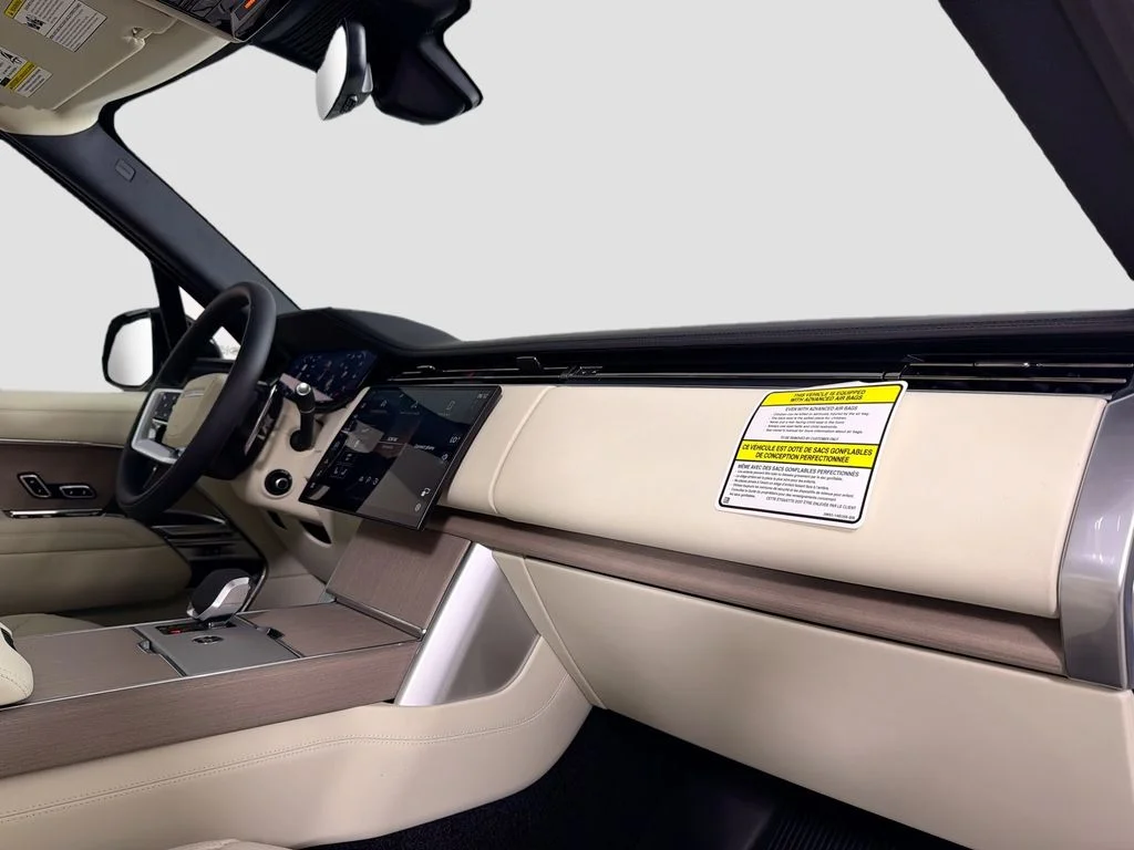 New 2026 Ostuni Pearl White Land Rover SE image 31