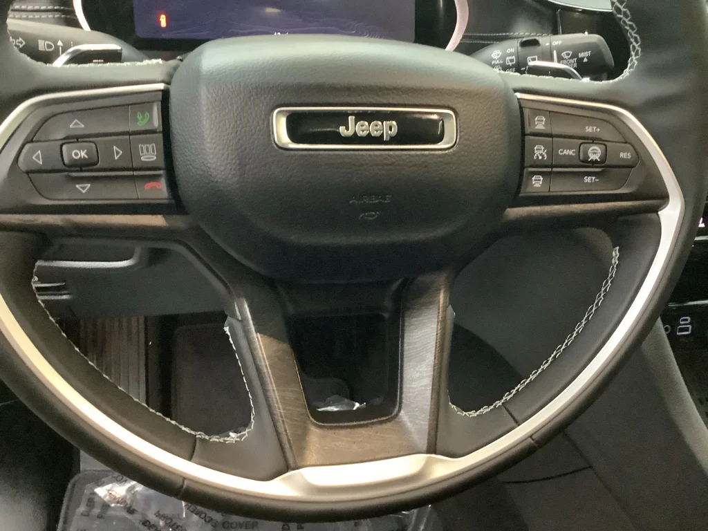 New 2026 Velvet Red Pearl-Coat Exterior Paint Jeep Laredo image 14