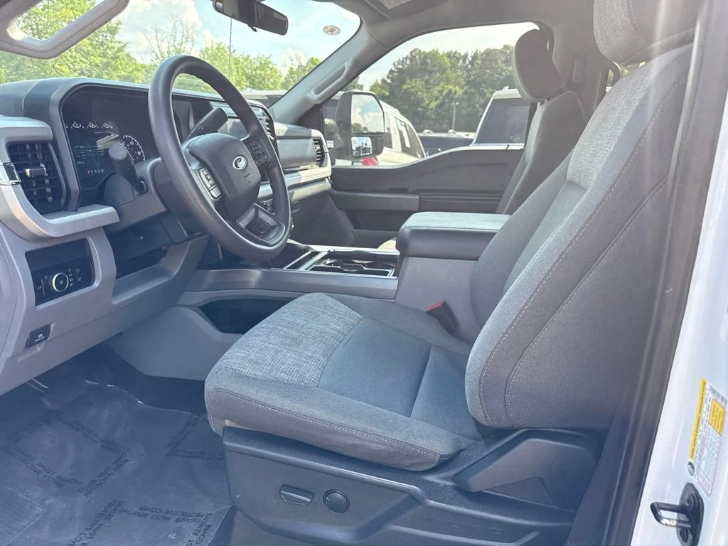 Used 2025 White Ford XLT image 3