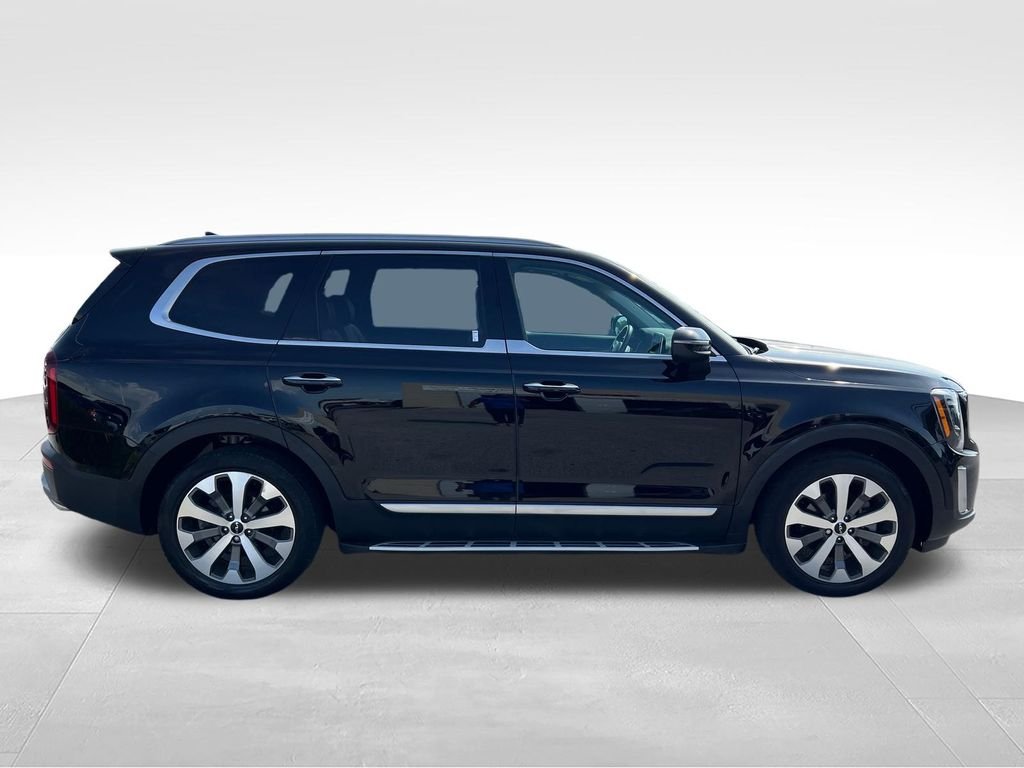 Used 2022 Black Kia S image 6