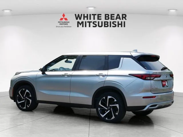 Used 2022 Alloy Silver Metallic Mitsubishi SE image 4