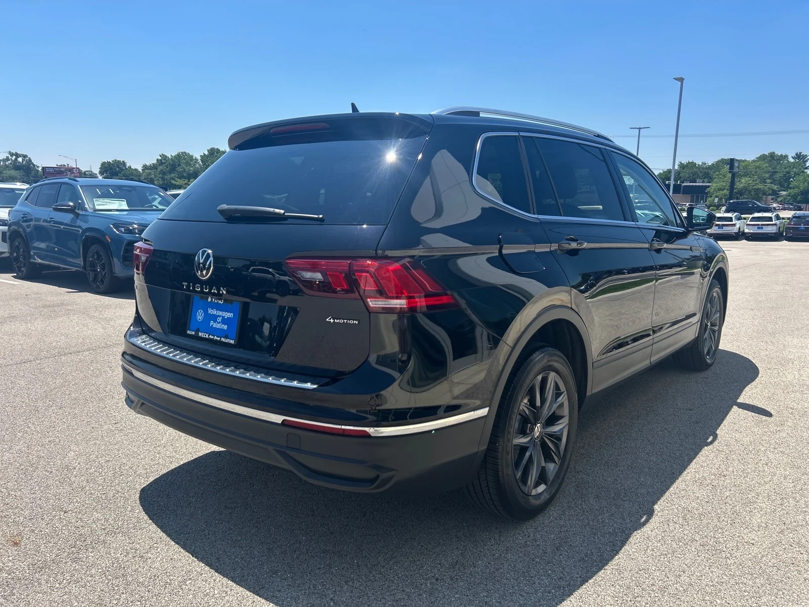 Used 2022 Black Volkswagen 2.0T SE 4MOTION image 5