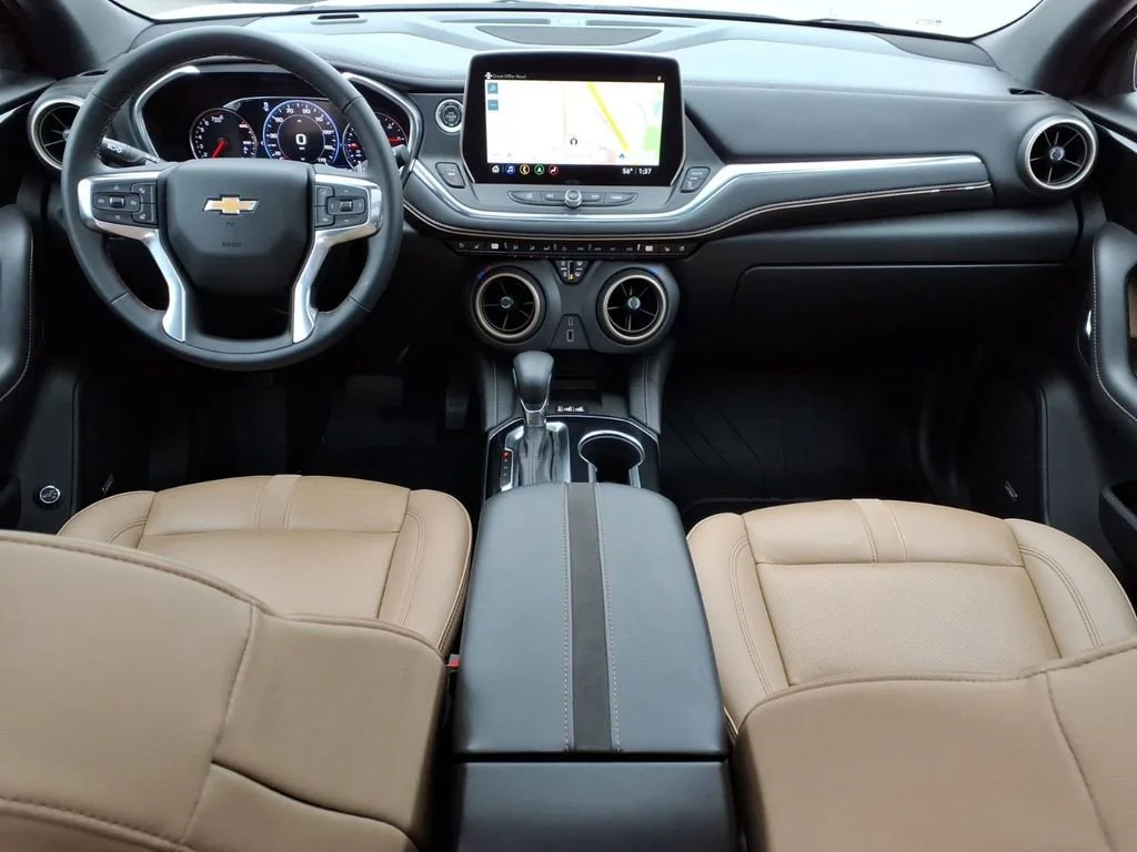 Used 2024 Iridescent Pearl Tricoat Chevrolet Premier image 8