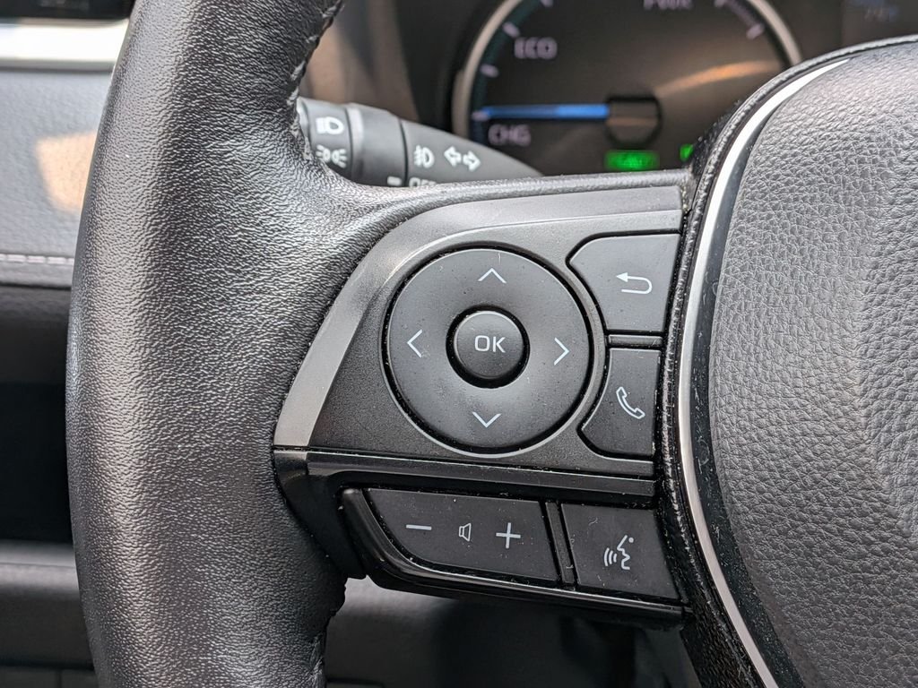 Used 2021 White Toyota XLE image 22