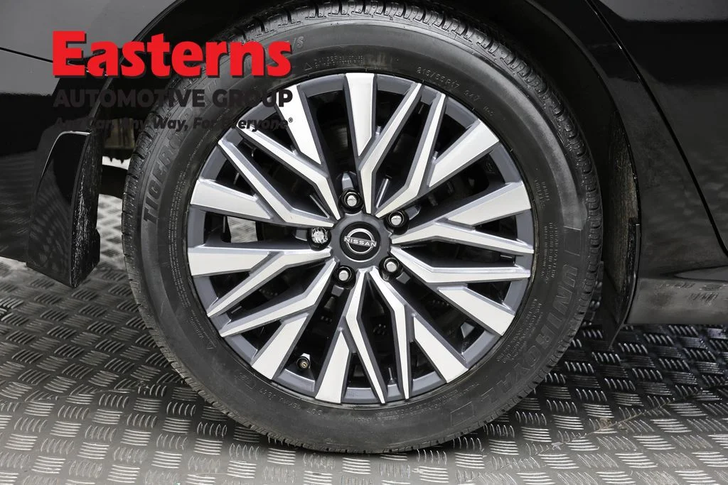 Used 2023 Black Nissan 2.5 SV image 31