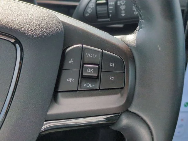 Used 2024 White Ford Select image 17