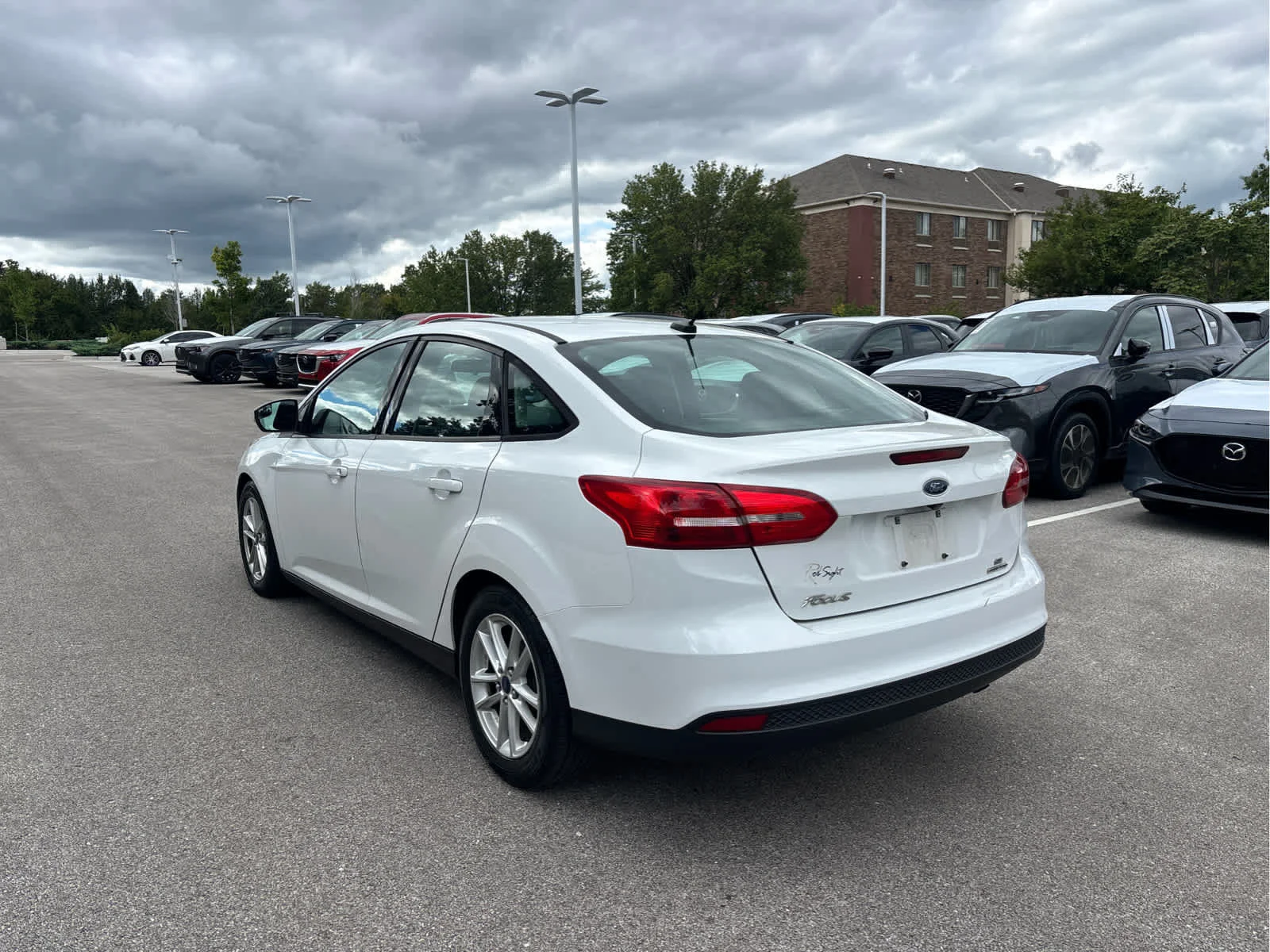 Used 2016 Oxford White Ford SE image 3