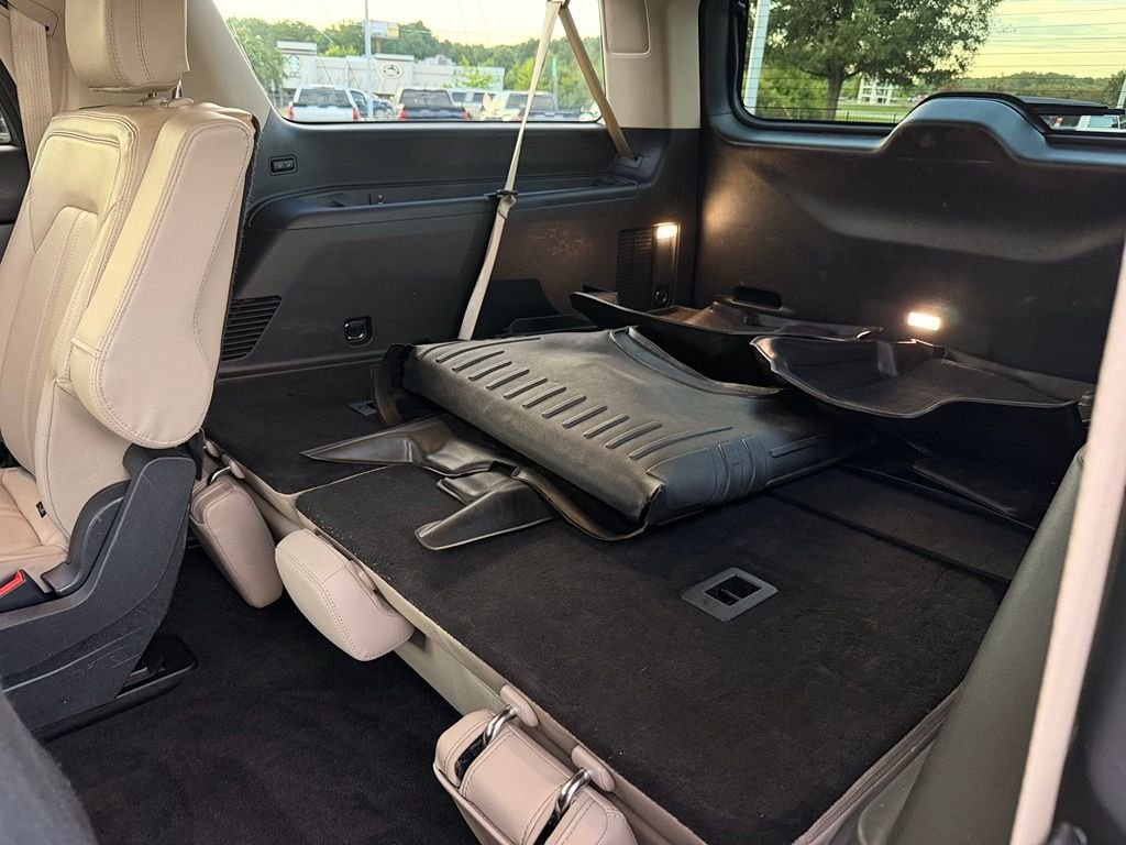 Used 2022 White Ford Limited image 17