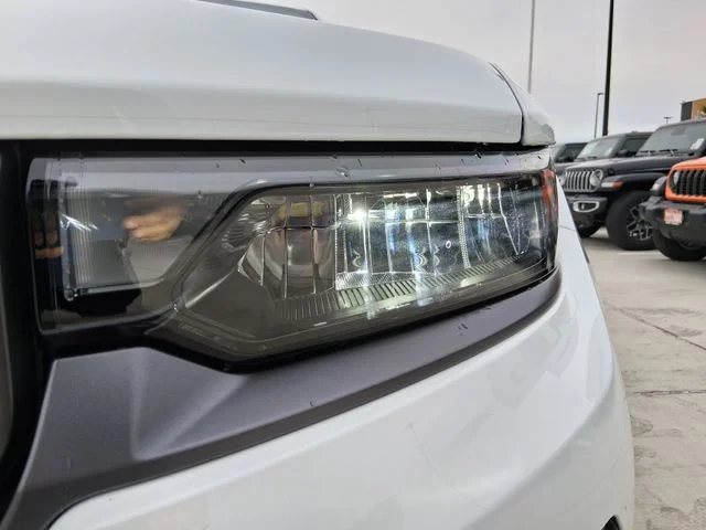 New 2026 Bright White Clear-Coat Exterior Paint Jeep Altitude image 9