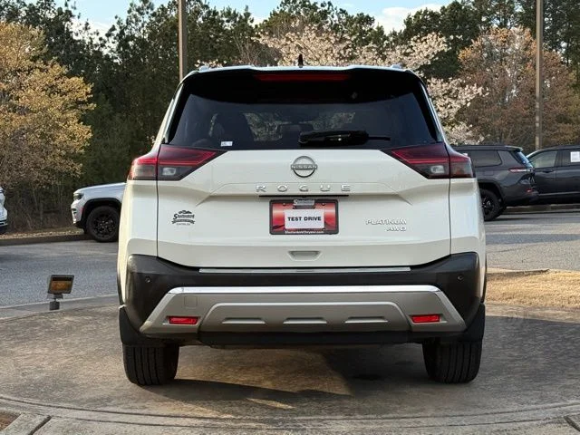 Used 2022 White Nissan Platinum image 6