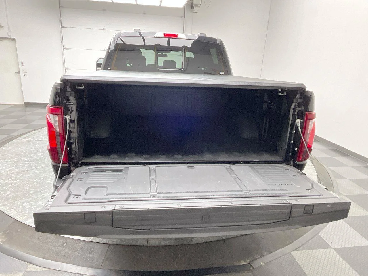 Used 2024 Black Ford XLT image 33