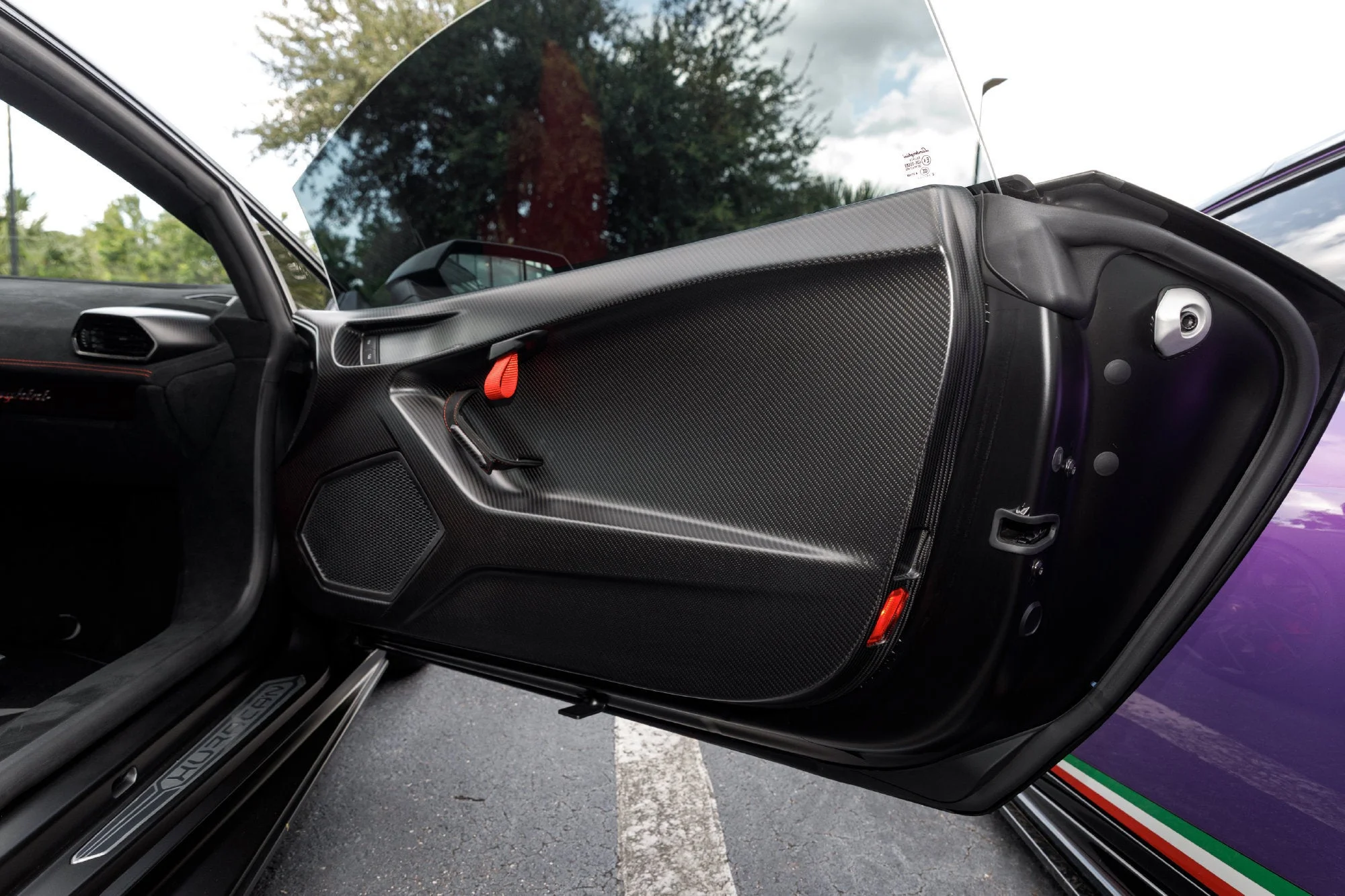 Used 2021  Lamborghini Base image 41