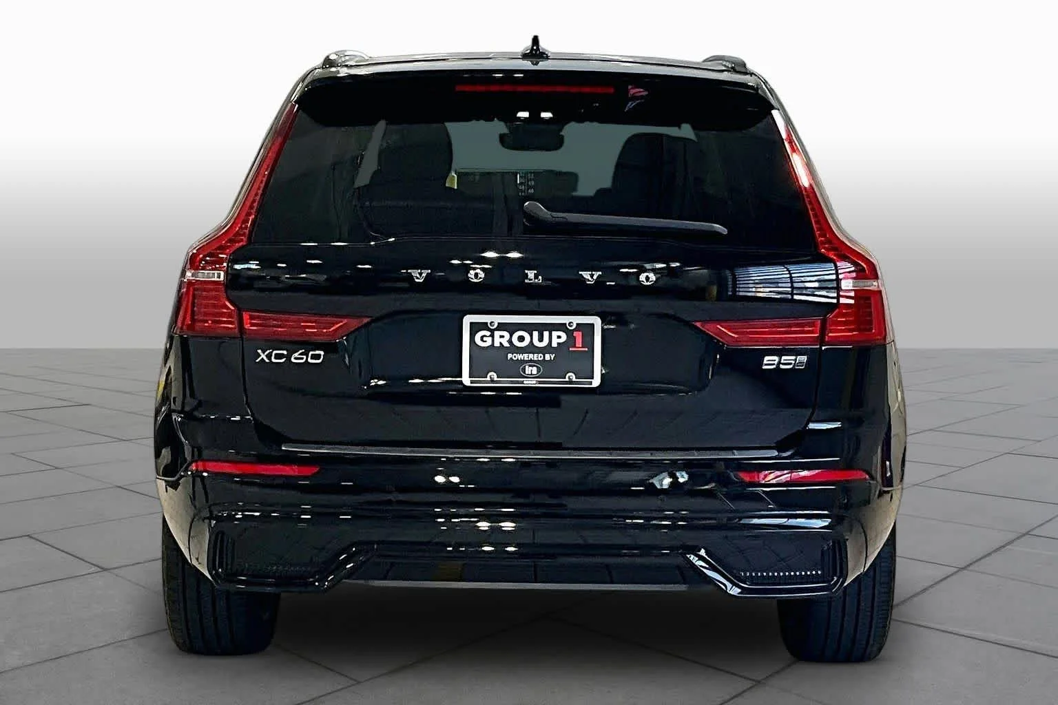 Used 2024 Onyx Black Metallic Volvo Plus Dark Theme image 5